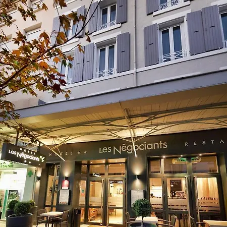 Les Negociants Hotel