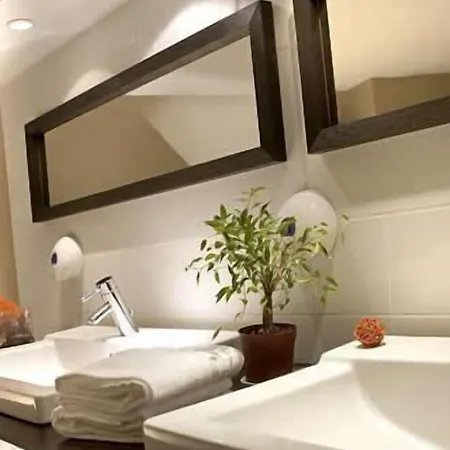Hotel Les Negociants 2*